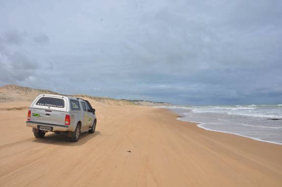 Longas praias desertas no caminho entre a praia do Sagi e a Praia da Pipa - RN, antes de chegar à Baía Formosa